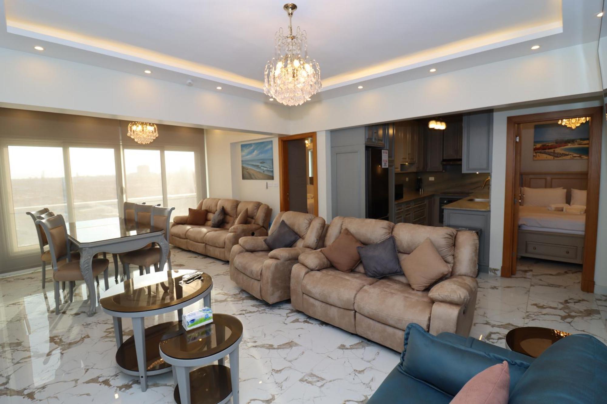Luxury Mamoura Private Apartment
